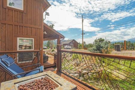 Cabin~Views~Heart Of Town~W&D~Fireplace~Kitchen Woodland Park Exterior photo
