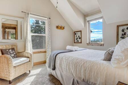 Cabin~Views~Heart Of Town~W&D~Fireplace~Kitchen Woodland Park Exterior photo