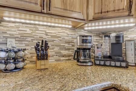 Cabin~Views~Heart Of Town~W&D~Fireplace~Kitchen Woodland Park Exterior photo