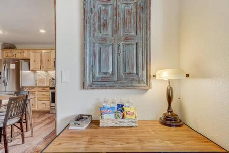 Cabin~Views~Heart Of Town~W&D~Fireplace~Kitchen Woodland Park Exterior photo
